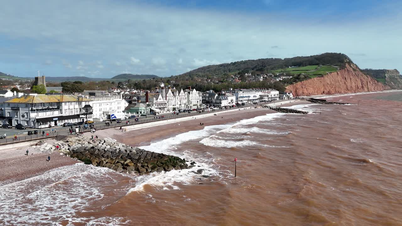Veduta aerea delle case sul lungomare e della spiaggia di Sidmouth, Devon, Regno Unito