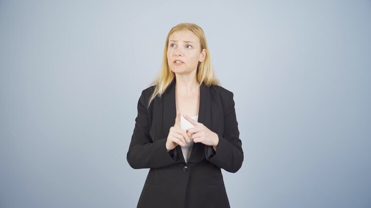 Donna d'affari che chiacchiera