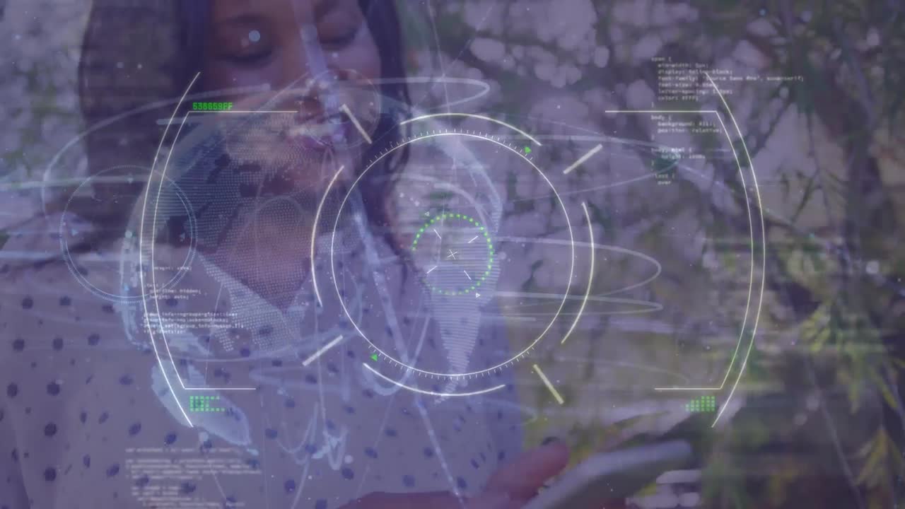 animación de círculos digitales con datos que se mueven sobre una joven feliz enviando mensajes de texto a través de un teléfono inteligente en el parque