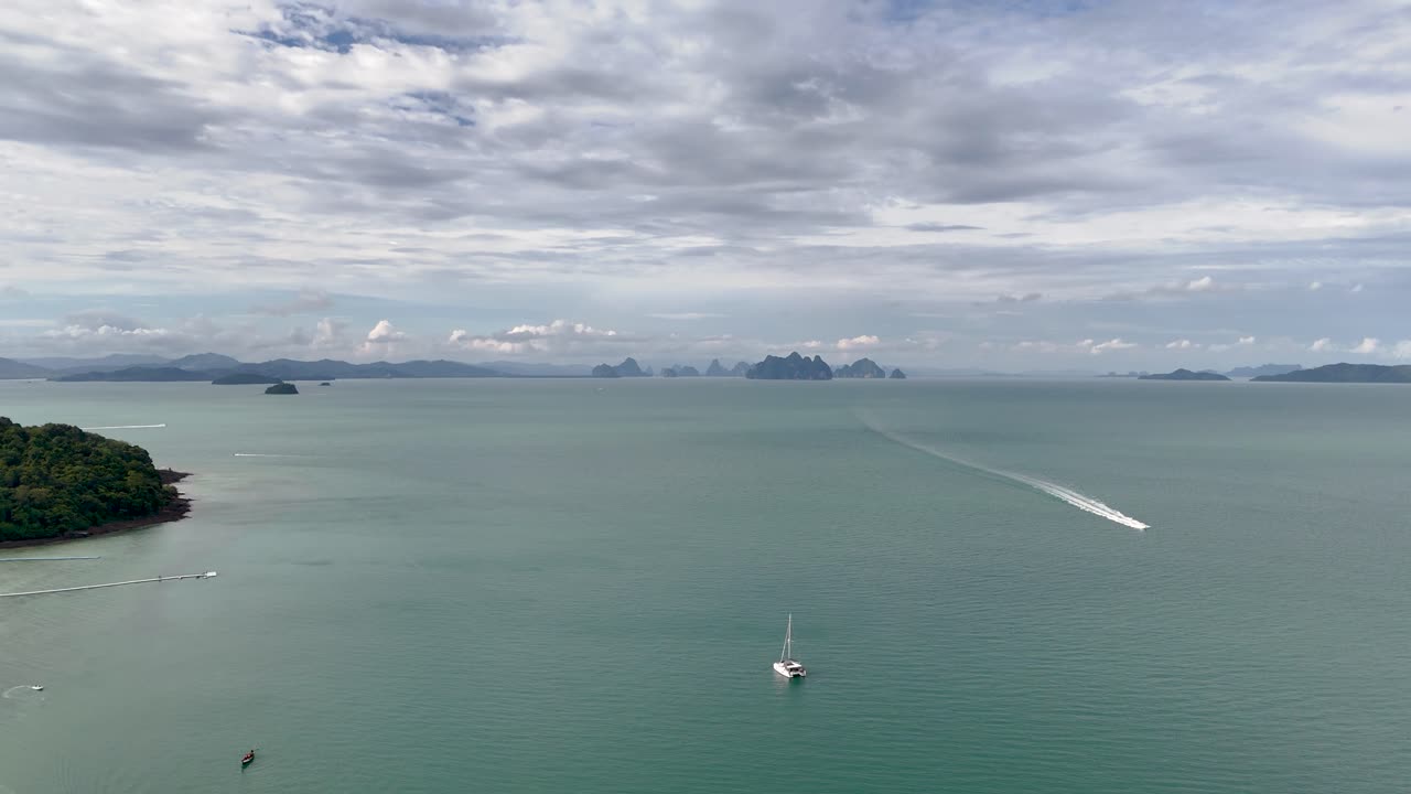 태국의 열대 낙원에 있는 라와 섬.