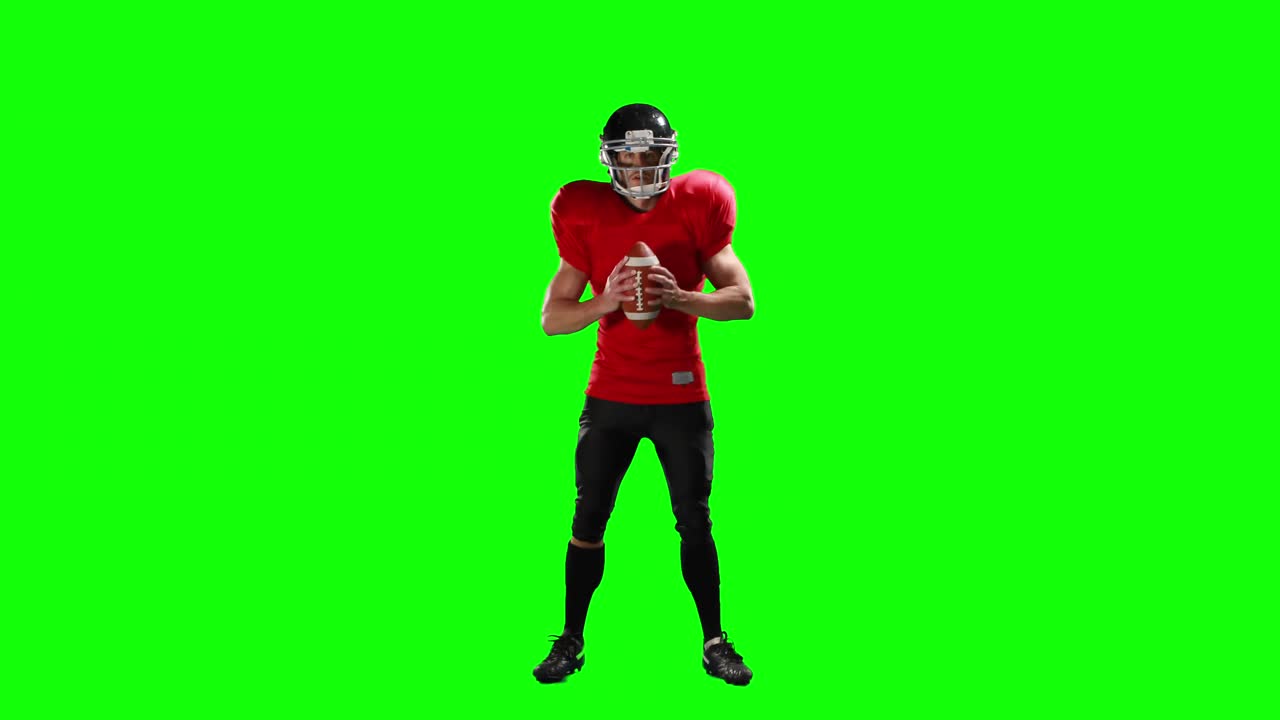 Giocatore di football americano che tiene la palla
