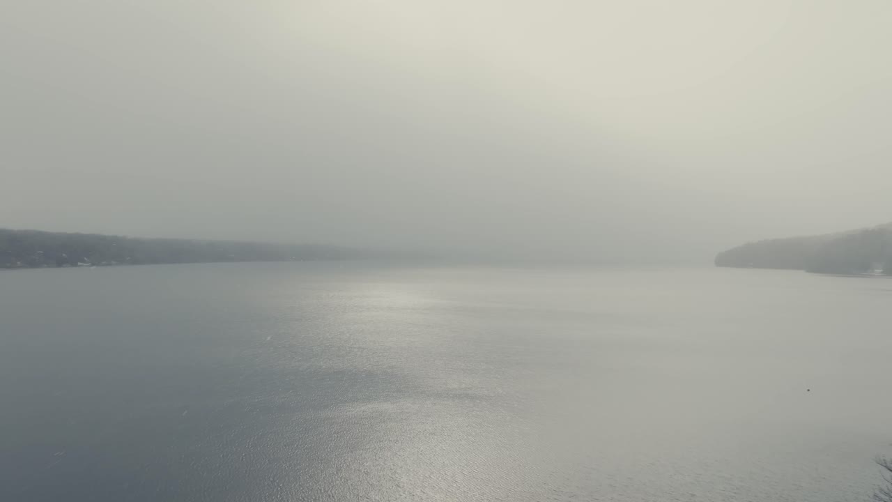 캐나다  주 노스 해틀리에서 겨울에 눈이 내리는 마사위피 호수