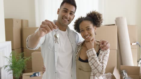 Proud-young-couple-with-keys