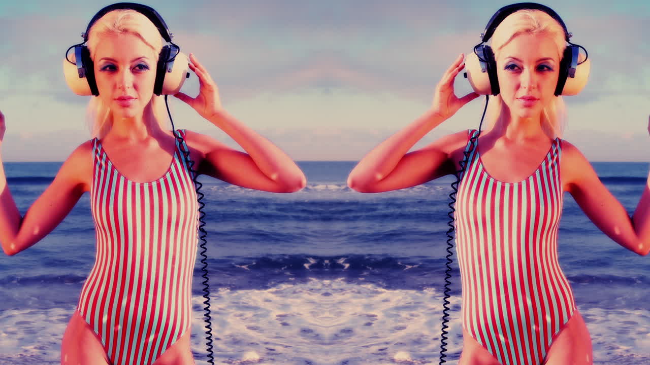 해변에서 춤추는 여인 44