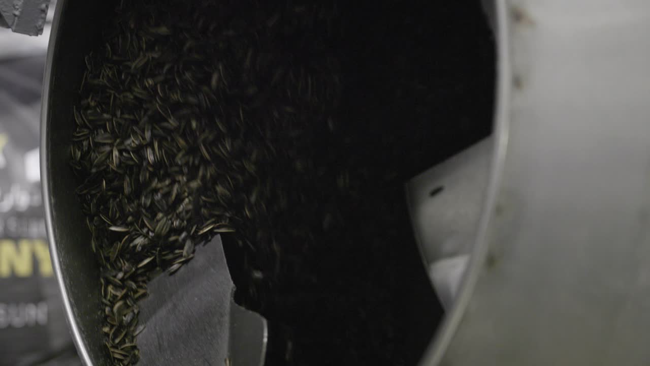 선플라워 씨 ⁇  을  ⁇ 는 스피닝 기계 의 근접 촬영