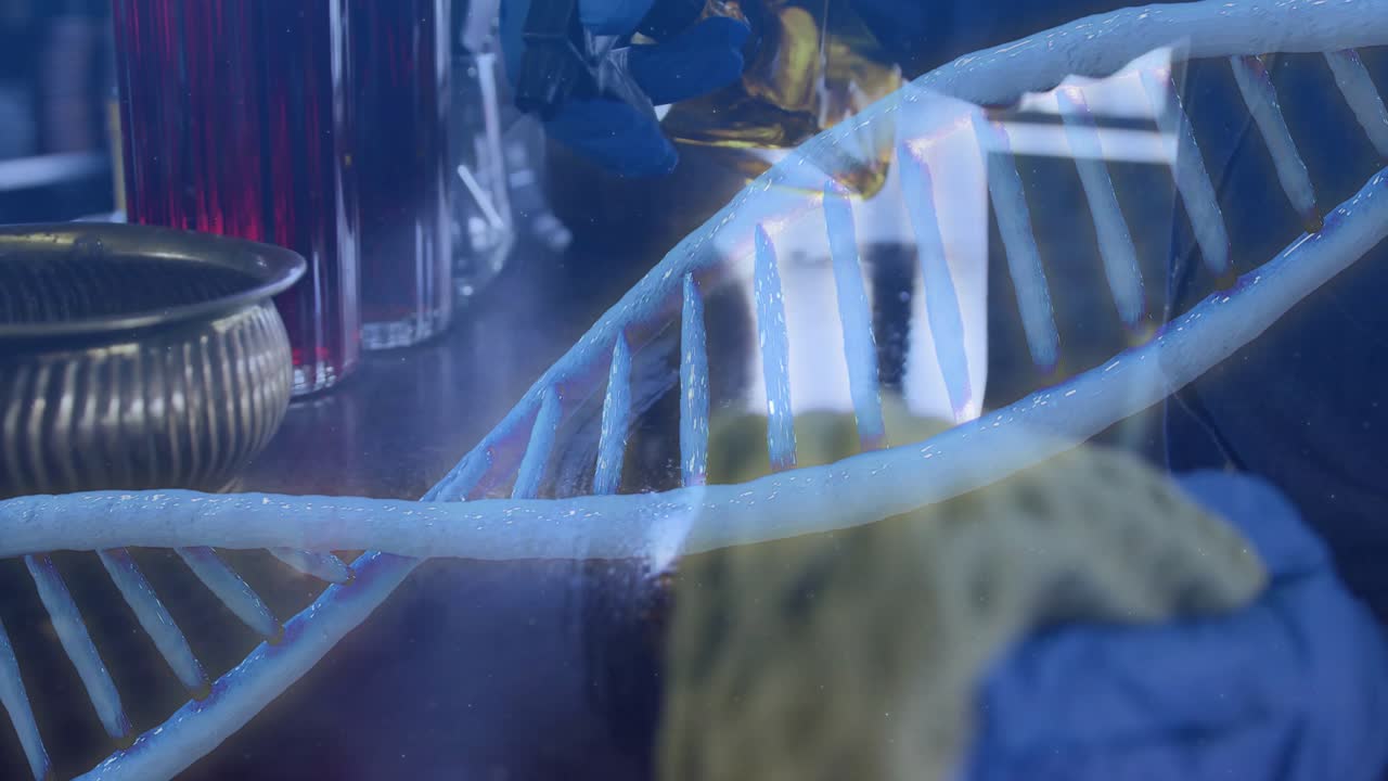 Tecnico di laboratorio che maneggia una pipetta su un banco, con sovrapposizione di un'elica di DNA animata nella ricerca tecnologica