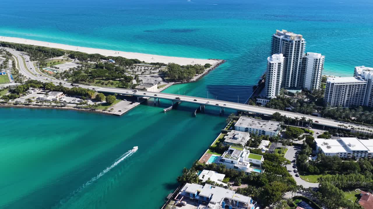 Skyline di Sunny Isles a Sunny Isles Beach, in Florida, Stati Uniti. Splendido paesaggio urbano. Paesaggio sulla spiaggia. Grattacieli. Skyline di Sunny Isles a Sunny Isles Beach, in Florida. Sfondo naturale