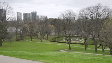 Toronto-Park-An-Einem-Bewölkten-Frühlingstag