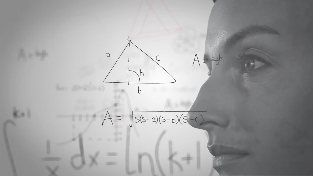 animación de ecuaciones matemáticas y diagramas en primer plano de una mujer caucásica
