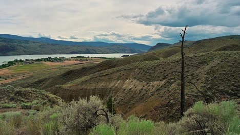 donde el tiempo se encuentra con la belleza: trípode time-lapse de kamloops paisaje de mara loop trailhead