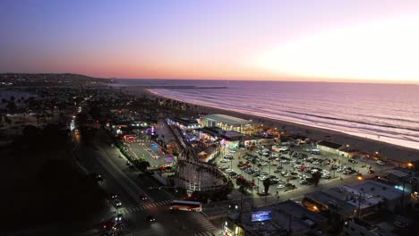 Toma-De-Drone-Del-Parque-Belmont-En-Mission-Beach-En-San-Diego,-California-5