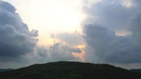 drone hermosa nube en movimiento tiro
