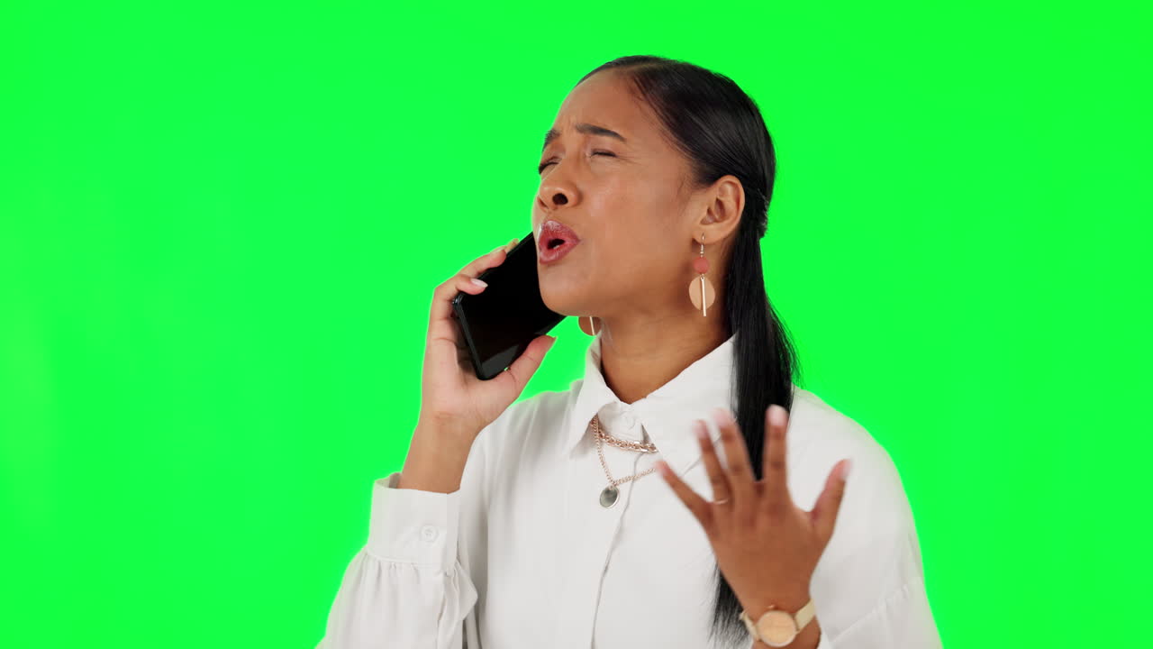 Comunicazione, donna in telefonata