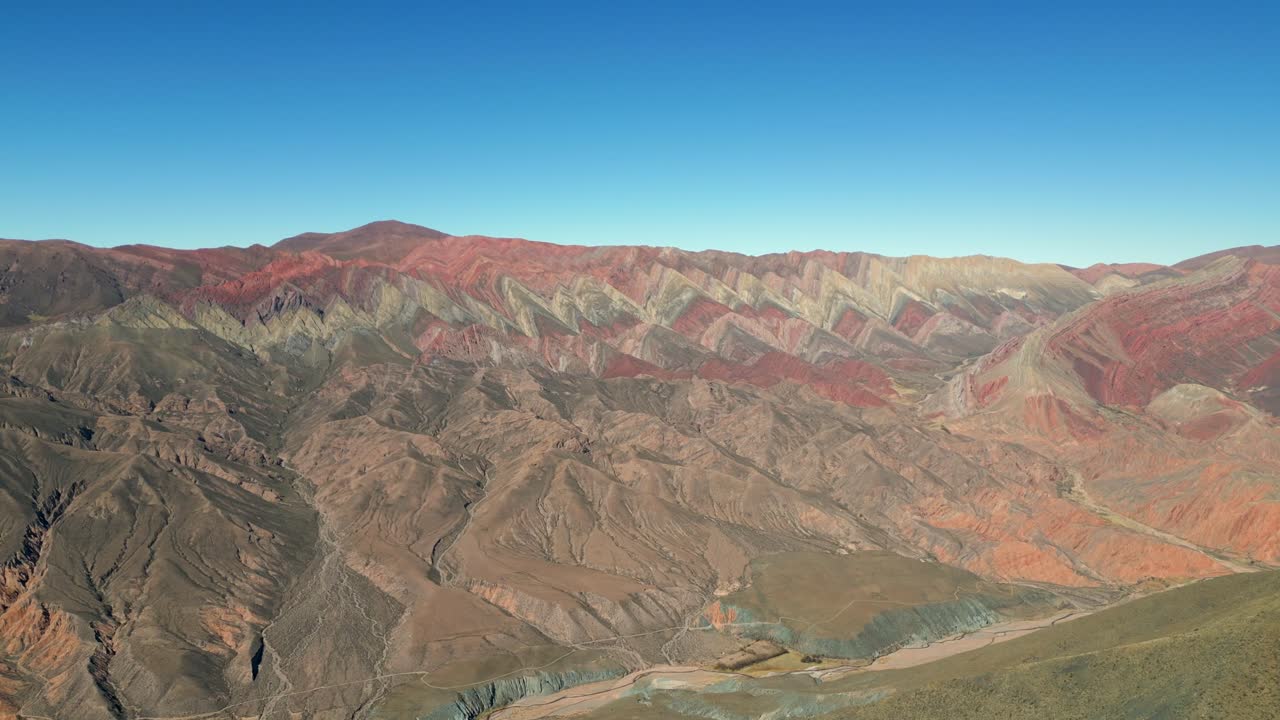 la cordillera de hornocal, coloridas montañas en jujuy, argentina