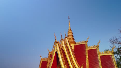el techo exótico de la pagoda curva