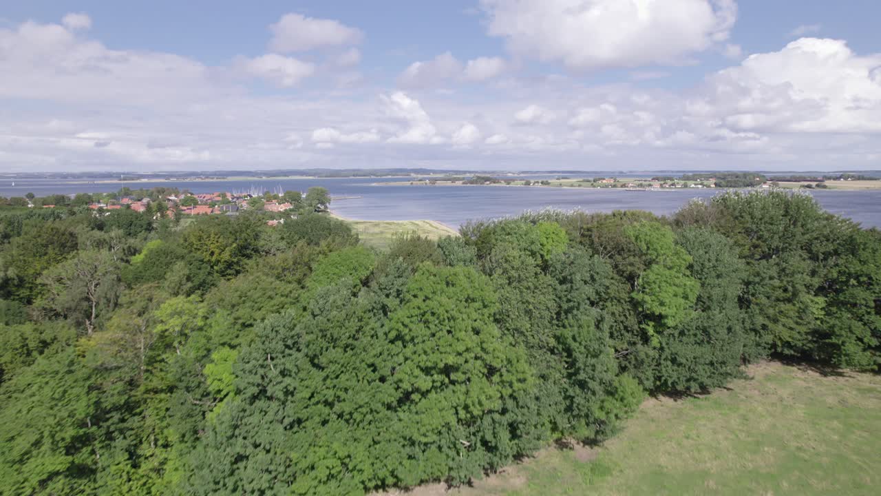 도시 와 바다 와 함께 시골 의 공중 비행 - 도리