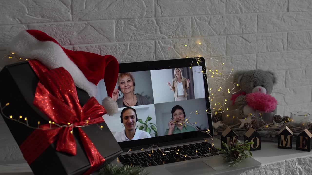 navidad vacaciones en línea celebración remota x mas año nuevo en bloqueo coronavirus cuarentena covid 19 nuevo, distancia social, comunicación remota, quedarse en casa vocación, fiesta de navidad en línea