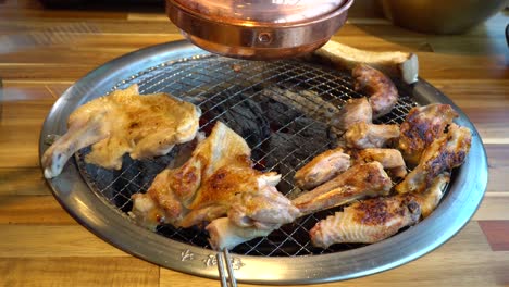 Braten-Köstliches-Koreanisches-Hähnchen-Barbecue---Nahaufnahme