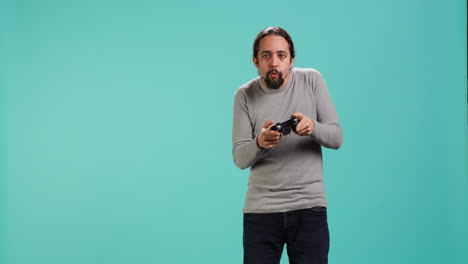retrato de una persona optimista jugando un juego de consola de juegos intenso