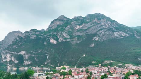 Lake-Garda,-mountain,-village