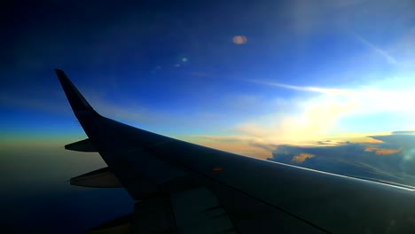 vista del amanecer de la mañana desde las ventanas de los aviones comerciales