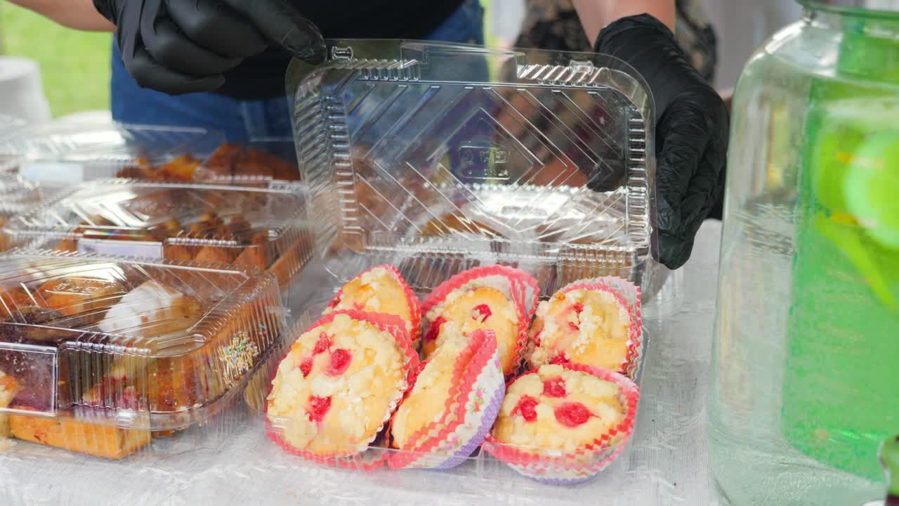 다채로운 도넛 상자 열기 50fps 슬로우 모션