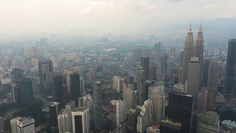 Paisaje-Urbano-Del-Centro-De-Kuala-Lumpur,-Vista-Aérea,-En-El-Atardecer,-Kuala-Lumpur,-Malasia