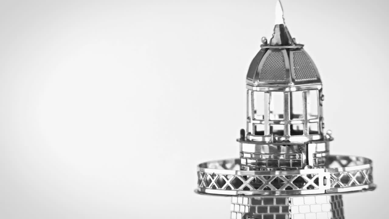 un clip con un modelo de un faro
