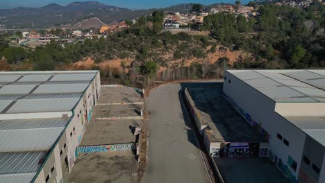 Toma-Aérea-Reveladora-De-Un-Complejo-De-Almacenes-Abandonados-Y-Destrozados-En-España.