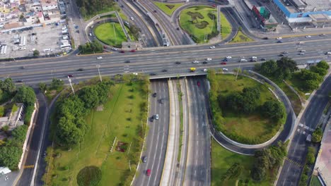 Freeway-turnaround-loops-in-Lima,-Peru