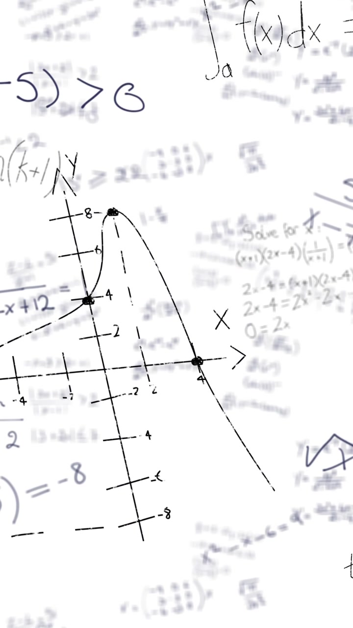 Animazione di elaborazione dati matematici su sfondo bianco.