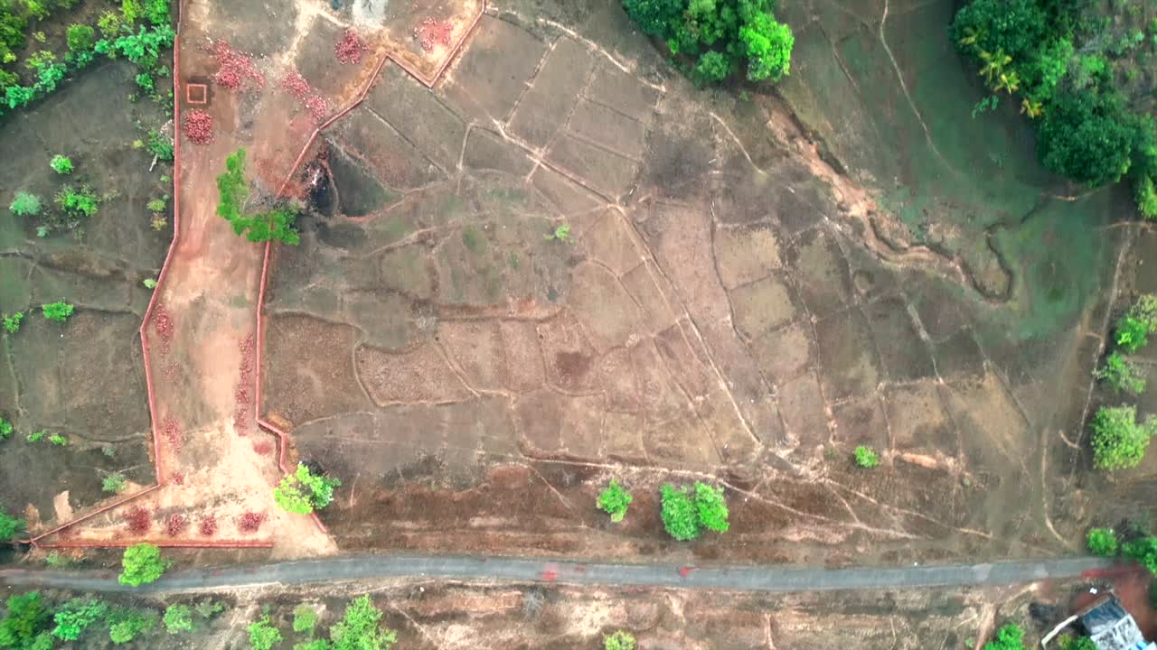 공허한 필드 드론이 위에서 습니다.