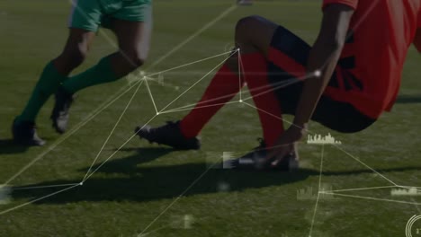 Animación-De-Red-De-Conexiones-Sobre-Jugadores-De-Fútbol-Practicando-En-El-Campo-De-Fútbol.