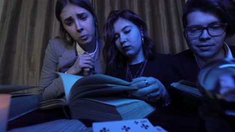 grupo de estudio de magia y adivinación