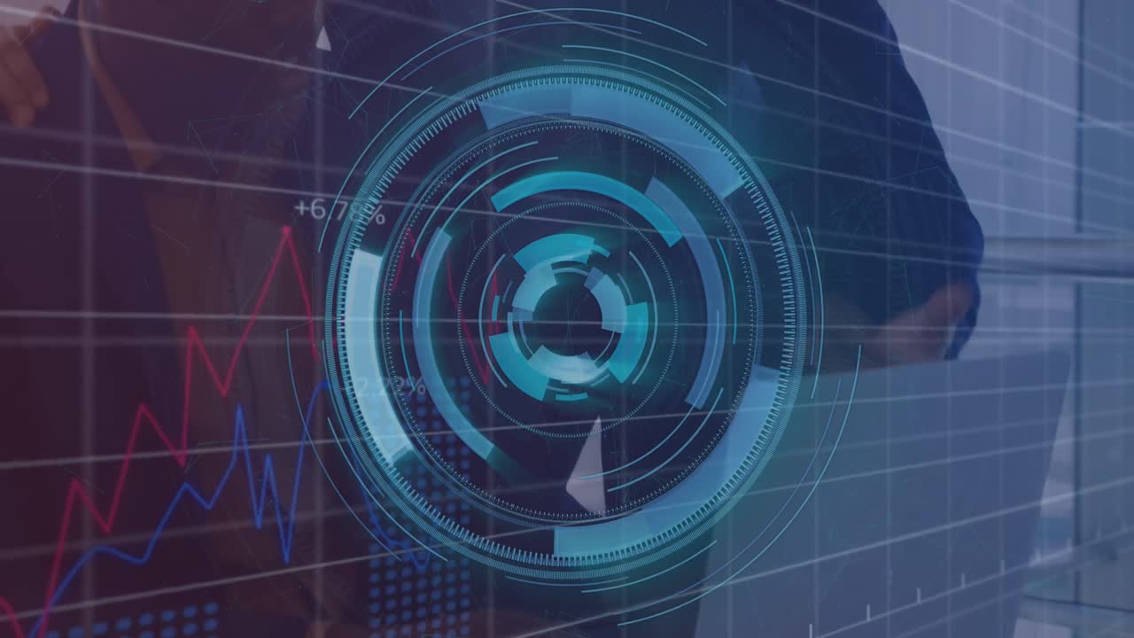 animación de procesamiento de datos contra dos hombres de negocios diversos discutiendo sobre una computadora portátil en la oficina