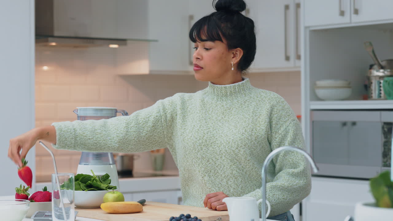 건강, 과일 및 식단을 먹는 여성의