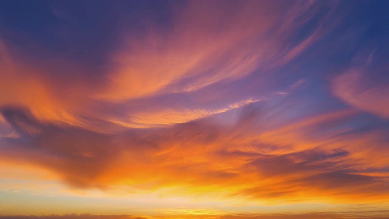 Vibrant Sunset Sky with Wispy Clouds