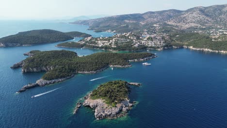 las islas verdes de syvota y la pintoresca costa de epirus, grecia - recorrido aéreo