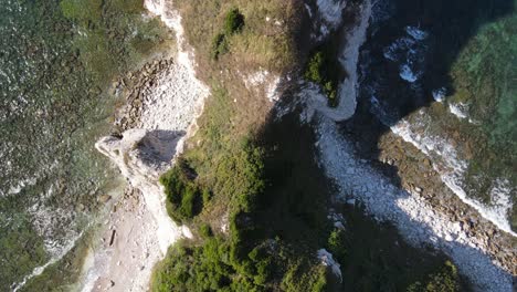 vista aérea del acantilado costero