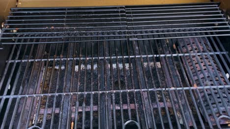 hand opens an empty grill. 24fps