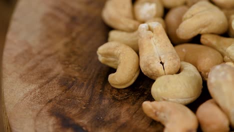 frutos de caju giratorios (con un bucle sin costuras de 4 k)