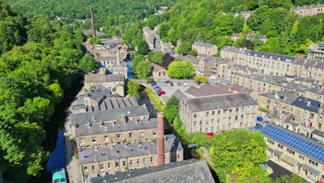 Imágenes-Aéreas-De-Drones-De-Una-Ciudad-Tranquila-En-El-Norte-De-Inglaterra-Llamada-Hebden-Bridge,-Halifax,-West-Yorkshire