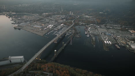 Luftaufnahme-Der-Zweiten-Schmalen-Brücke-In-Vancouver,-Abenddämmerung