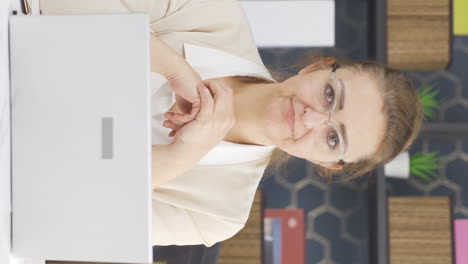 Vertical-video-of-Business-woman-nodding-positive-and-positive-to-the-camera.