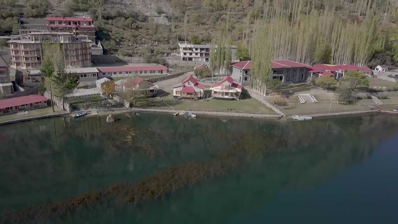 Ilmakuva Kachura-järvistä, jotka ovat kaksi järveä Skardun alueella Gilgit-Baltistanissa, Pohjois-Pakistanissa.