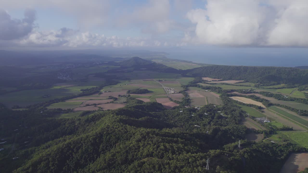 포트 더글라스, 호주 더글러스 샤이어의 해안 마을에 있는 바다 해안의 자연 풍경