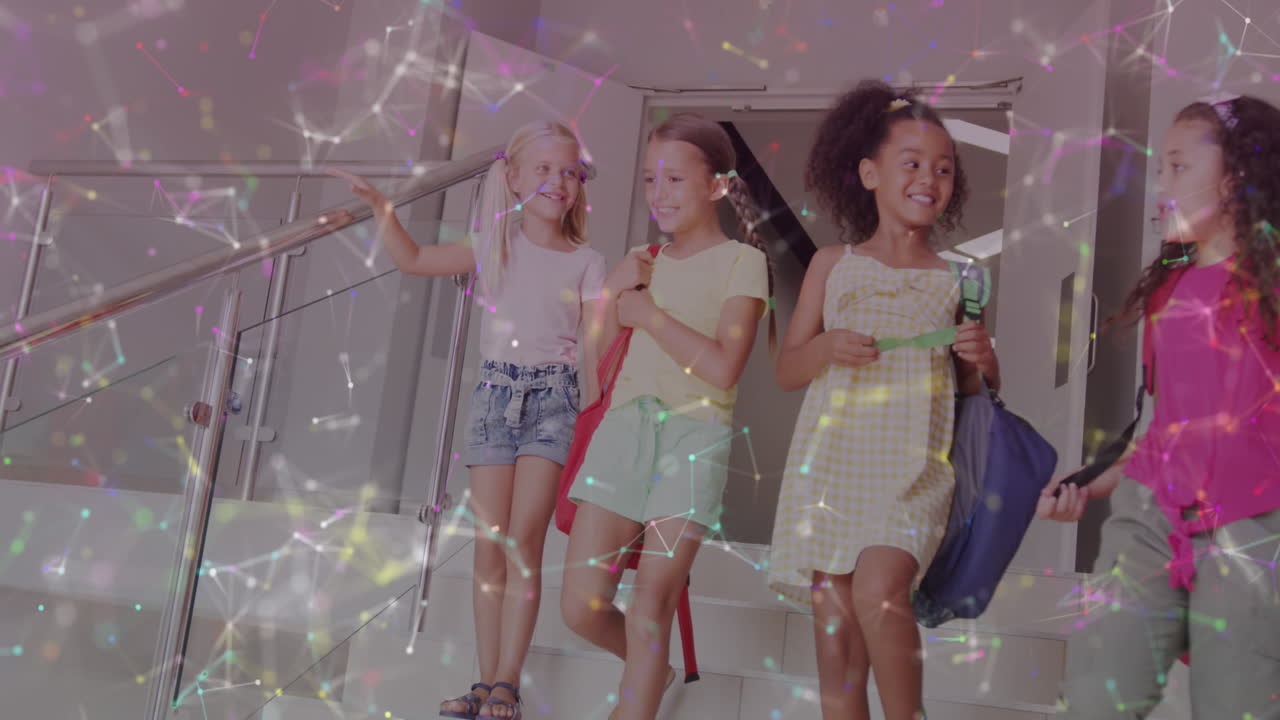 animación de redes sobre felices escolares diversas hablando en las escaleras