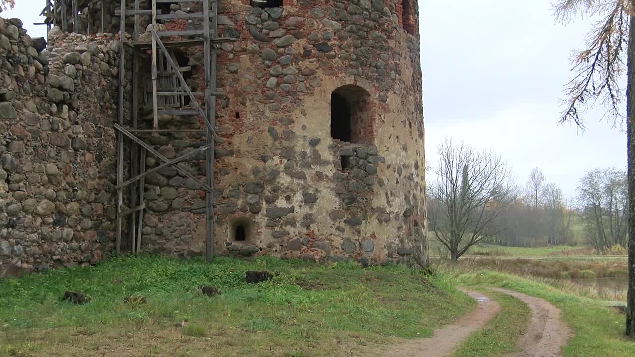 가을 동안 ergeme에 있는 리보니아 질서의 성 유적