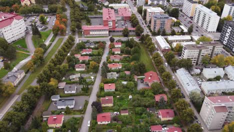 Grupo-De-Casas-Pequeñas-En-Un-Buen-Vecindario-Cerca-Del-Centro-De-La-Ciudad