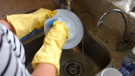 woman washing her dishes